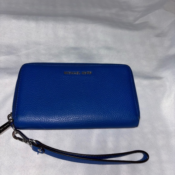 Michael Kors Blue Jet Set Large Pebbled Leather Smartphone Wallet - Picture 1 of 10